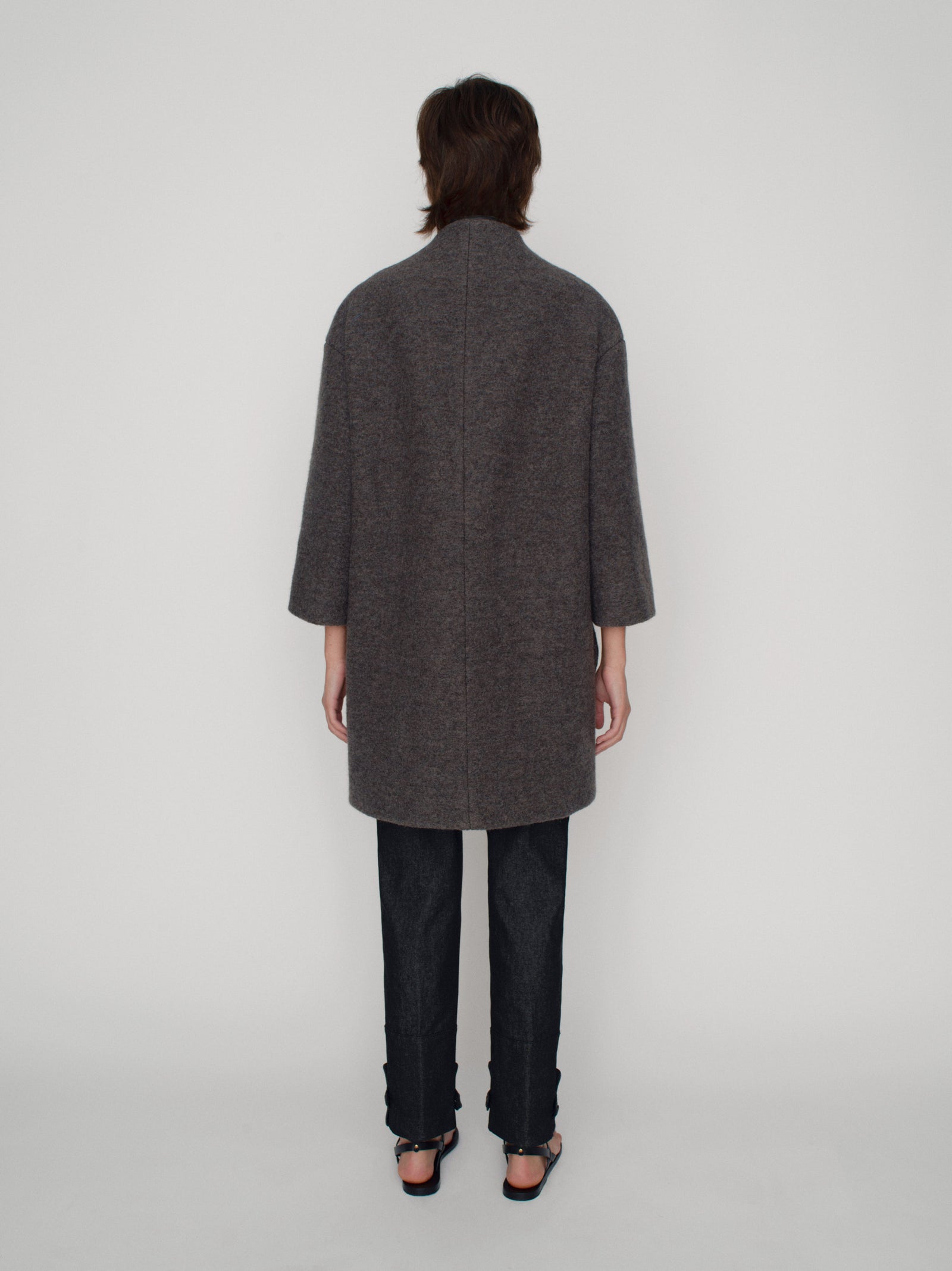Long wool coat with front three-dimensional concealed buttonhole